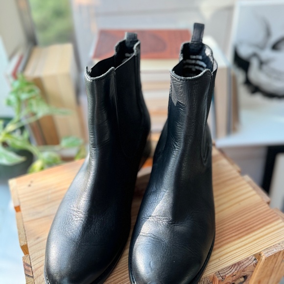 Thursday Boot Company 'Duchess' black leather bootie, Women's size 9 - Picture 2 of 7